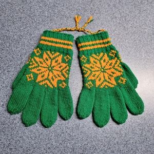 Hand-Knitted Gloves With A Nordic Star Design, Women's Large, Men's Small NWOT